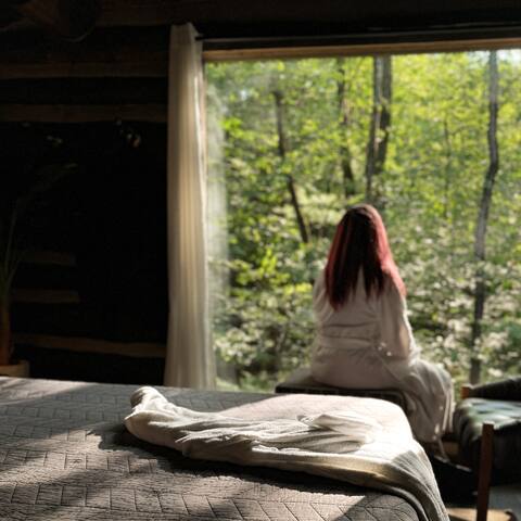 Seclude in a Romantic Cabin in a Private Forest
