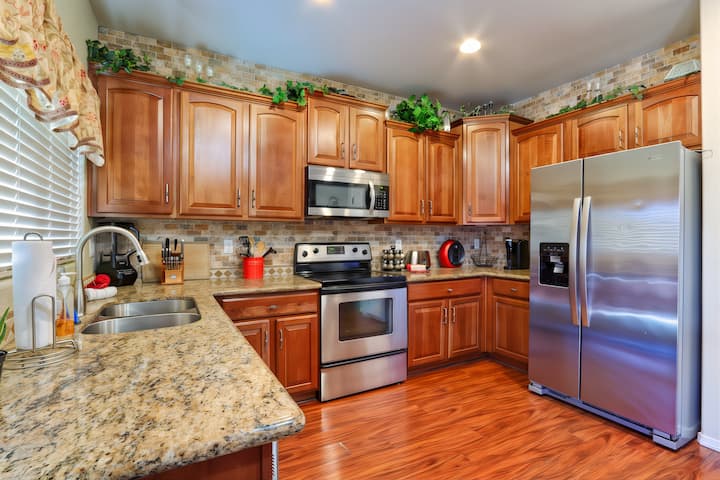 Luxe Family Getaway | Pool + Hot Tub | Game Room - Maricopa, AZ