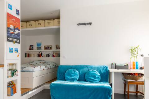 Popular Airbnb listing: STUDIO APARTEMENT BY THE SEA in Marseille