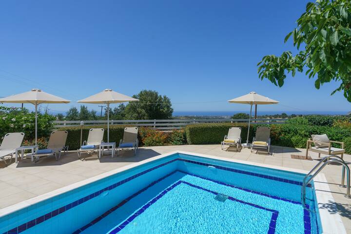 Private Pool Villa, 18km to Rethymno, 6km to beach