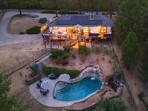 Spacious home | Hottub, Pool, EV charger, Firepit