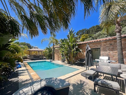 Modern house with pool / jacuzzi