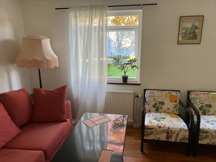 Centralt Läge Med Trädgård - Mölnlycke