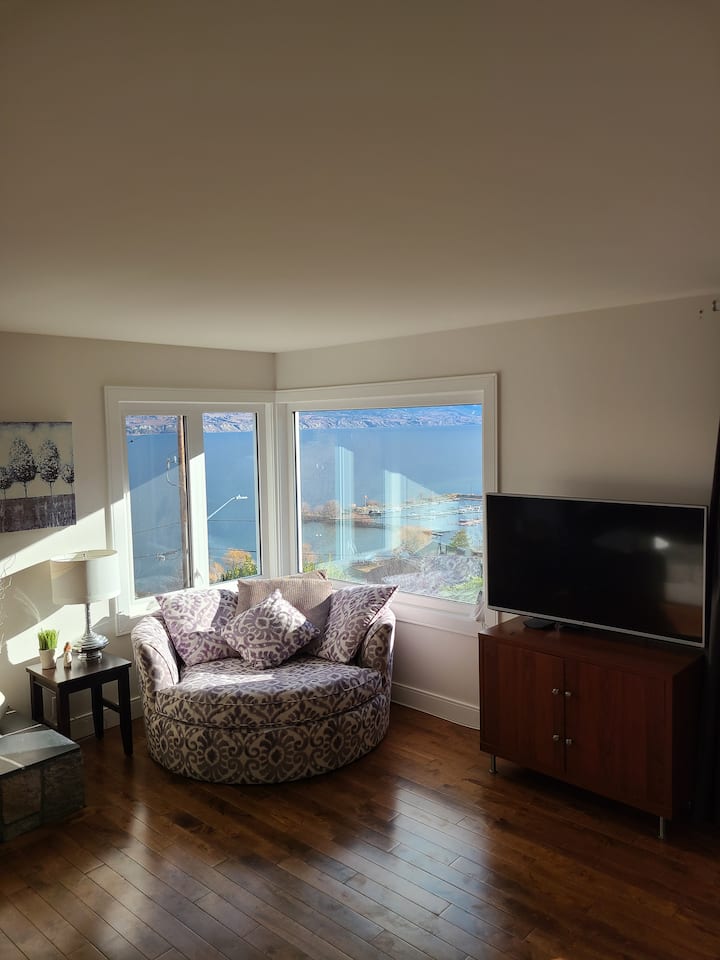 Amazing Lake Views! - Summerland