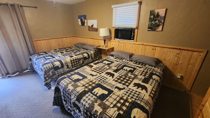Allen Gulch Cabins Room #8 - Hill City, SD