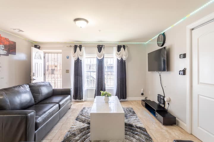 Smart Home Sweetness Ambience. - Newark, NJ