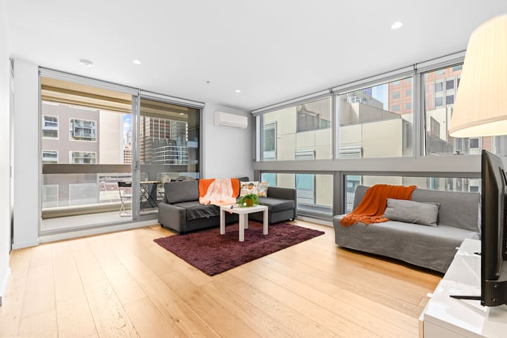 08-Urban Chic 2BR Apt in the Heart of Melb CBD gallery image 4