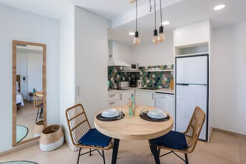 Top Airbnb: Bamblue Apartments - Romantic Studio & Vista mar en Pineda De Mar