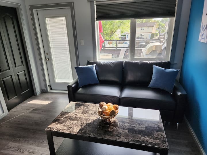 Studio Loft With Patio & Hot Tub - Lethbridge