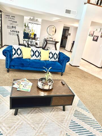 20% DiScOuNT- NeAr strip, 4Bdr 3.5-Bth pool &Jacuz gallery image 3