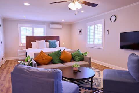 Dbl King Suite near HB Beaches, Restaurant, Parks