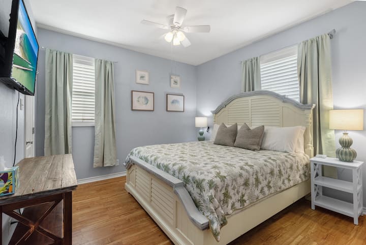 Dormitorio principal con cama tamaño king