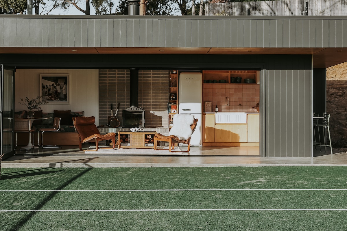 Popular Airbnb listing: The Chalet & The Pavilion - Tennis Court & Sauna in Glamorgan Spring Bay