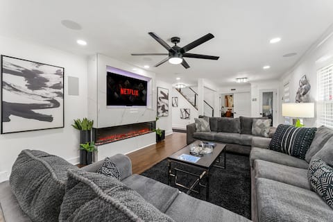 Top performing Airbnb: Luxury 5BR ATL: Chef Kitchen, Modern & Spa Baths in Riverdale