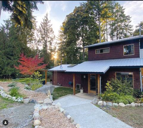 Beautiful family home on Gabriola Island