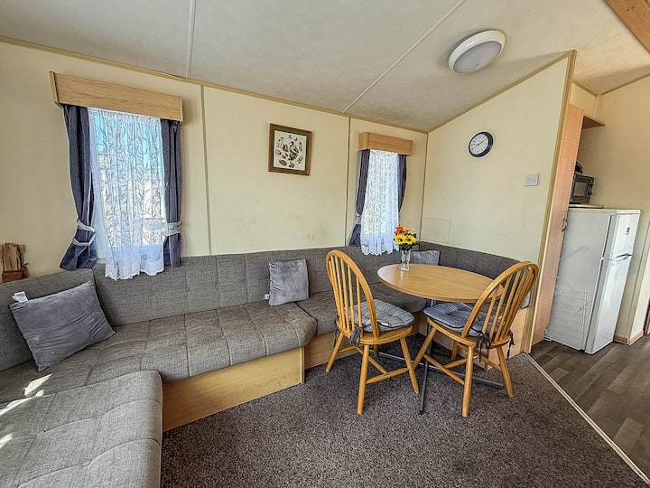 Lovely Caravan At Valley Farm, Sleeps 8 Ref 46127v - Clacton-on-Sea