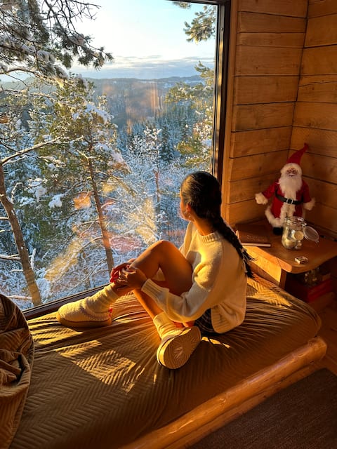 Top performing Airbnb: Cliff Cabin - TreeTop Fiddan in Lyngdal