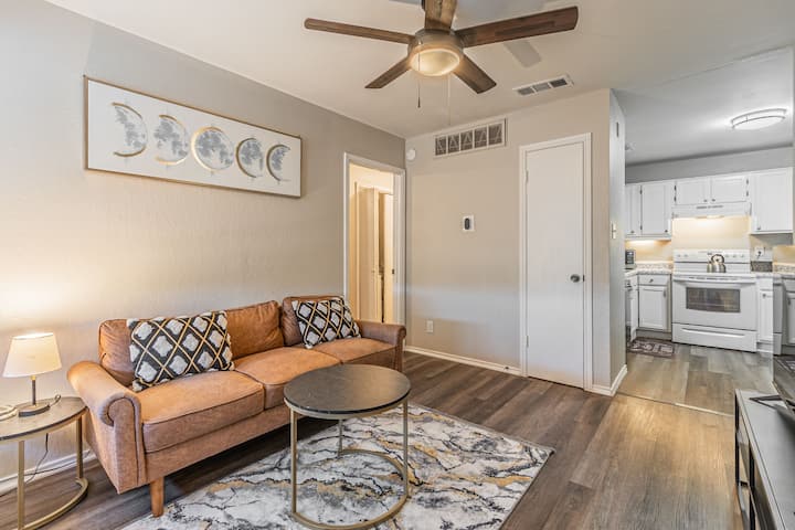 Charming Comfort Condo In Arlington - Arlington, TX