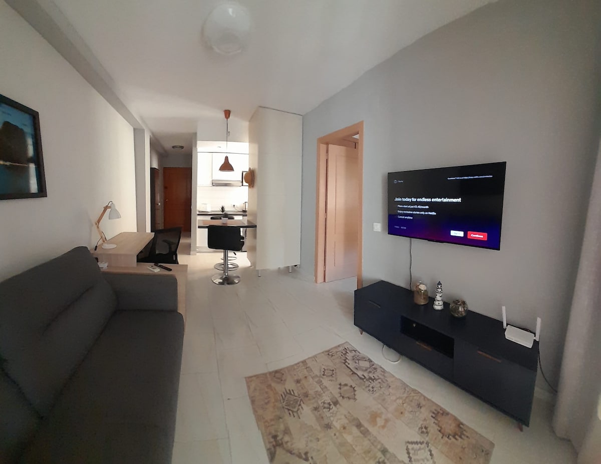 Top performing Airbnb: Huge Terrace/3 min walk to beach/Fresh Renovated in Calp