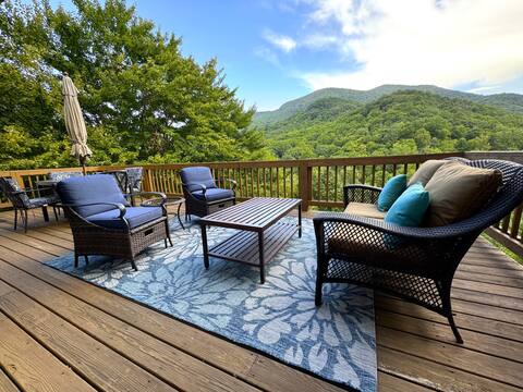 Bare Tree Cabin with Hottub, Firepit, Mountains