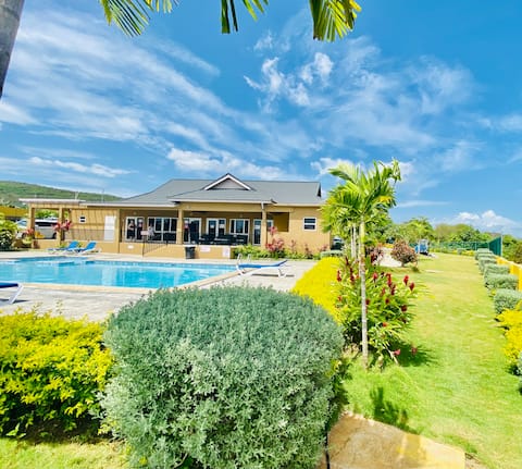 3BR/3BA*Paradise*Beach*Free*Breakfast Pool*Gym*BBQ