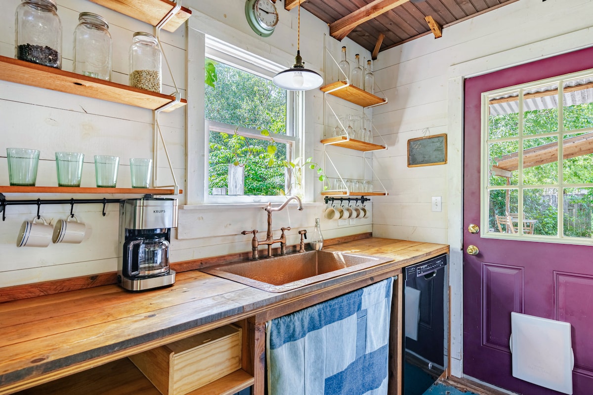 Cozy Austin Cottage | Walk to Shops & Coffee