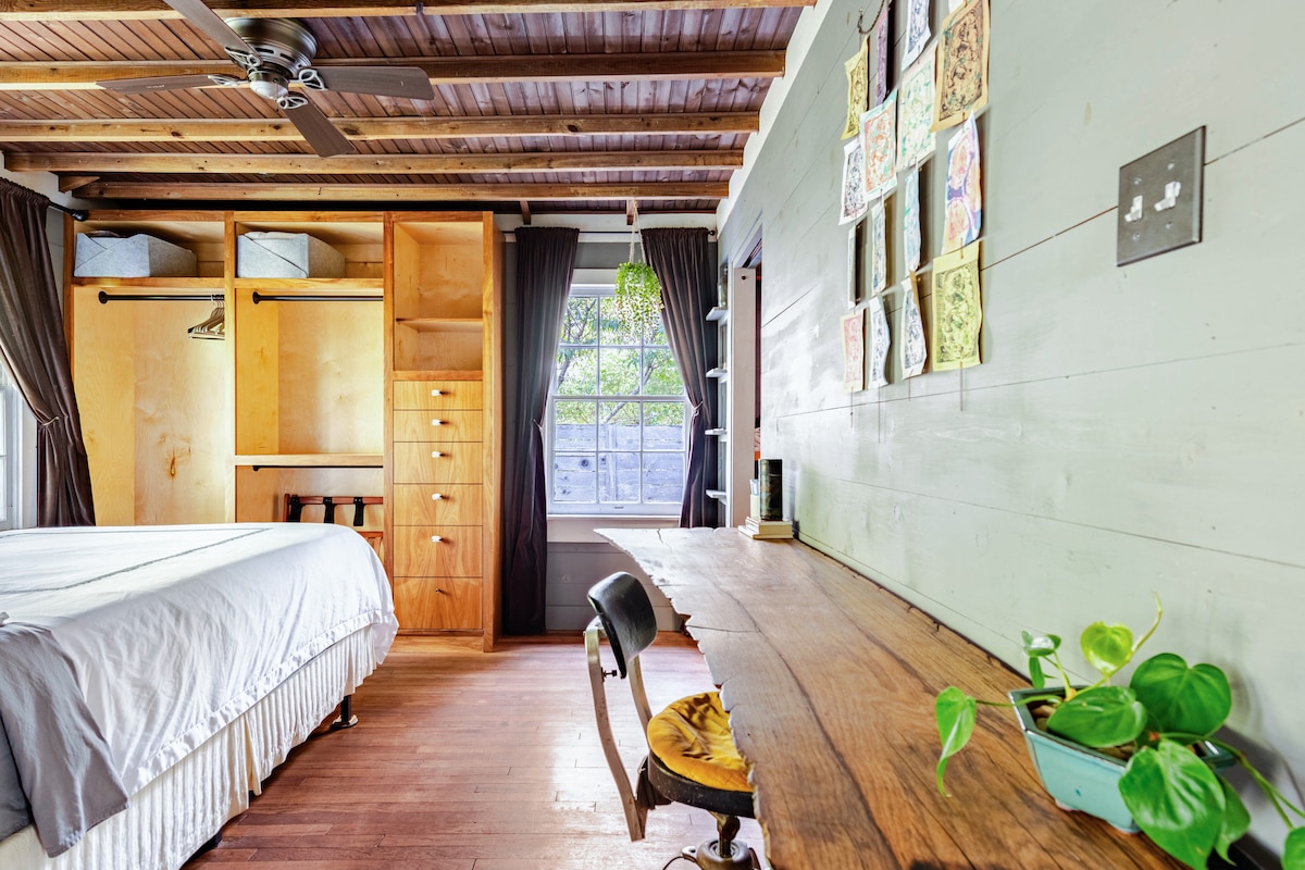 Cozy Austin Cottage | Walk to Shops & Coffee