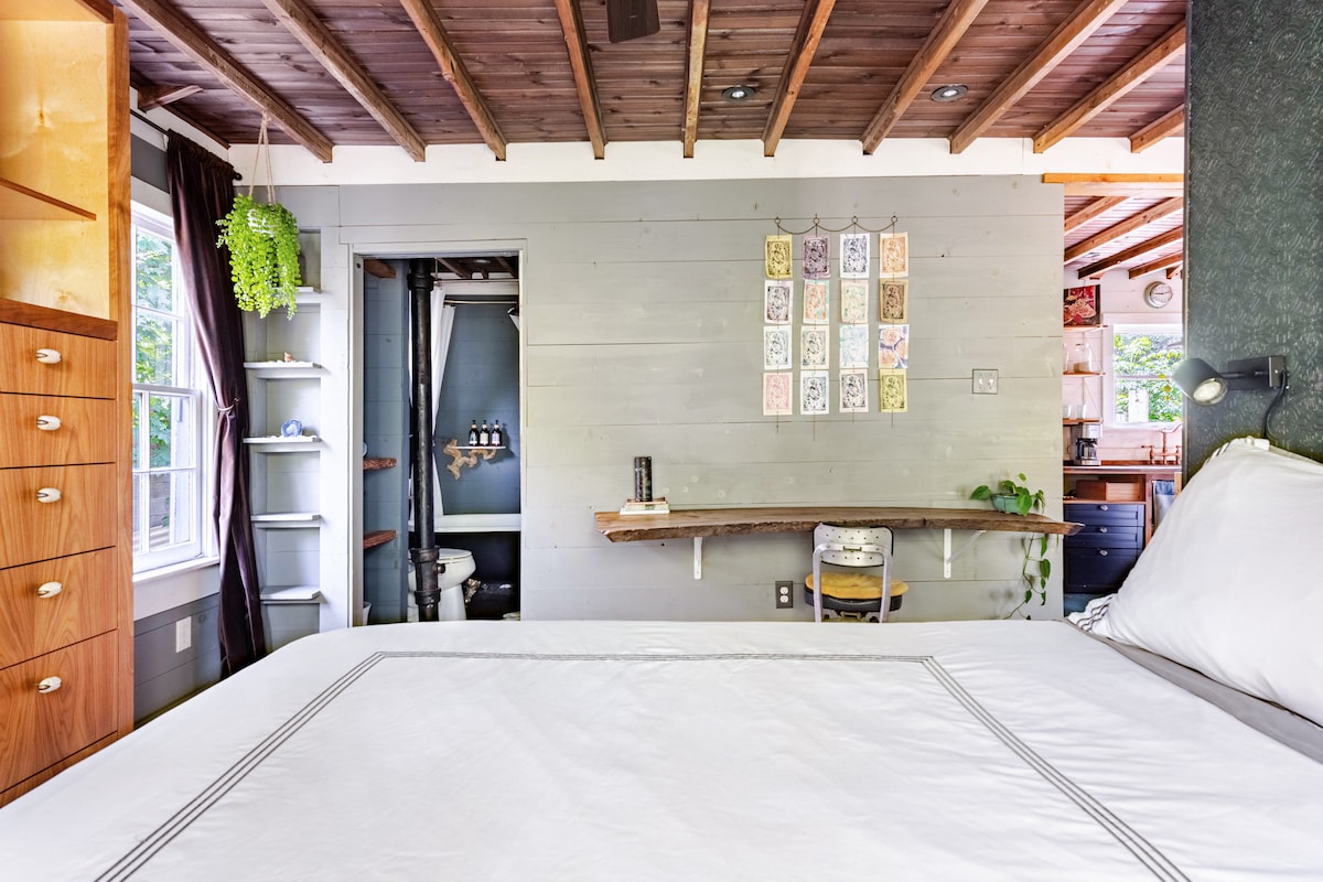 Cozy Austin Cottage | Walk to Shops & Coffee