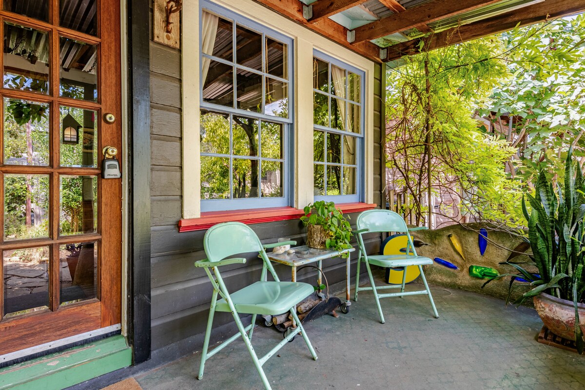 Cozy Austin Cottage | Walk to Shops & Coffee