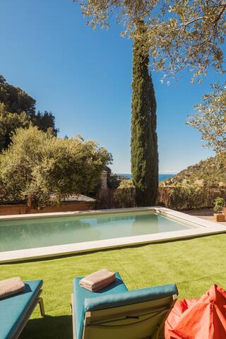 Stunning villa with sea view & heated salt pool