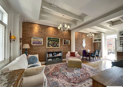 Successful Airbnb property: 3 story victorian house with 2 private parkings in Le Sud Ouest