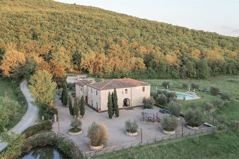 Exclusive Tuscan Villa with private pool