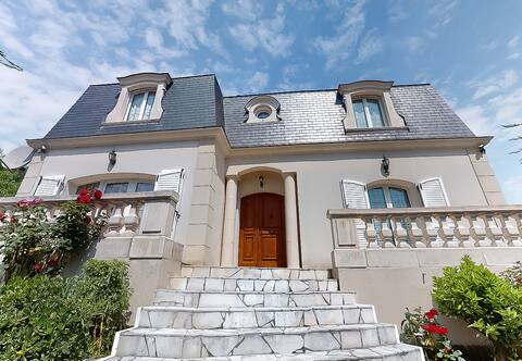*Belle Demeure*20 minutes from Paris for 10 people