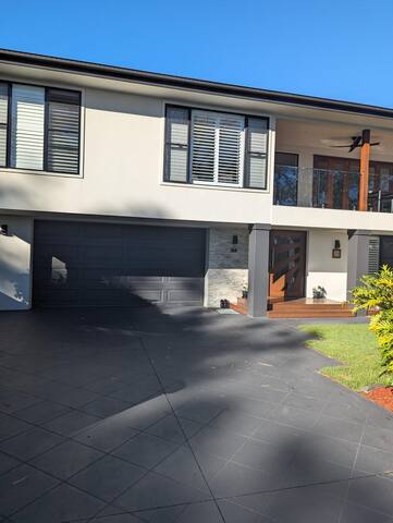 Tweed Riverside Luxury gallery image 2