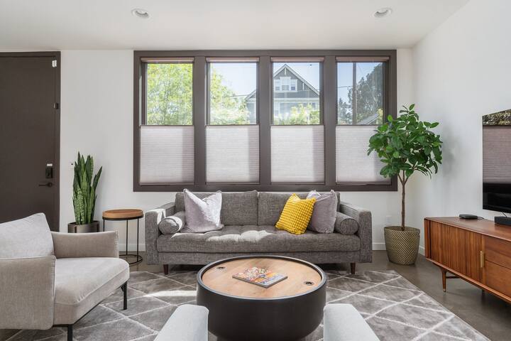 fifty windows | light filled getaway gallery image 5