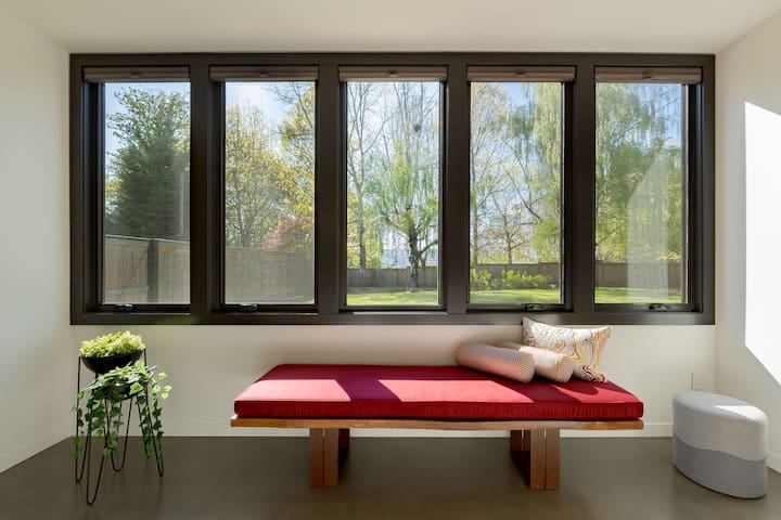 fifty windows | light filled getaway gallery image 4