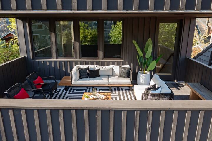 fifty windows | light filled getaway gallery image 2