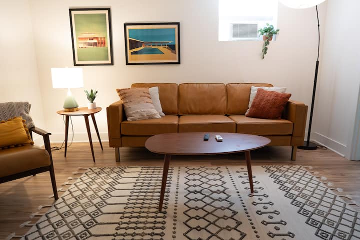 Modern 2 Br Apt Downtown Valpo - Ev Charging - Valparaiso, IN
