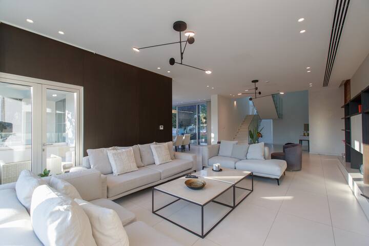 Emerald Luxury Seaview Villa: Private Pool, Family - Ayia Napa