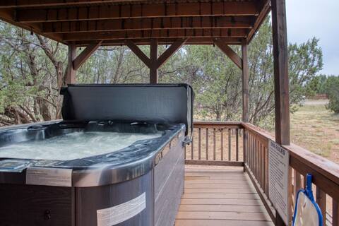 Cabin getaway-Brand new hot tub! Star gazing deck!