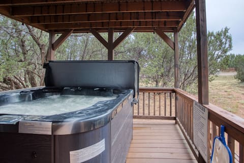 Cabin getaway-Brand new hot tub! Star gazing deck!