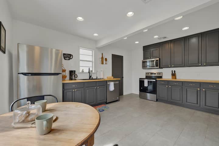 Stylish Abode | Minutes To Main St! - Fredericksburg, TX