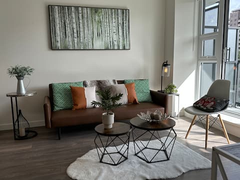 Popular Airbnb listing: R@ Pacific Sweet Place RMD Heart New 1BR+1 BA in City Centre
