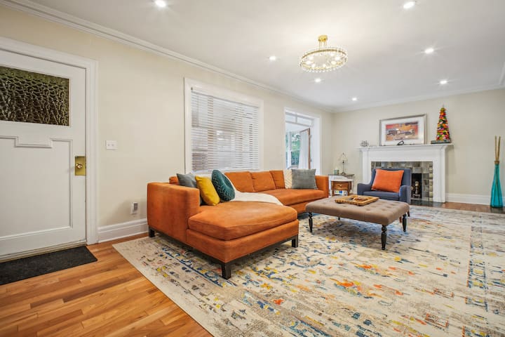 An Urban Paradise near ALL – The Entire Home gallery image 3