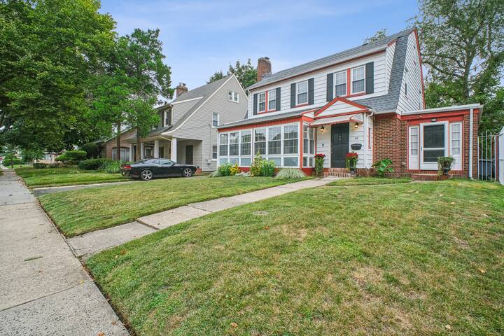 An Urban Paradise near ALL – The Entire Home gallery image 2