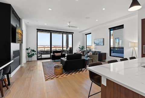 Holland Luxe Stay Near Hope College Patio and Gym