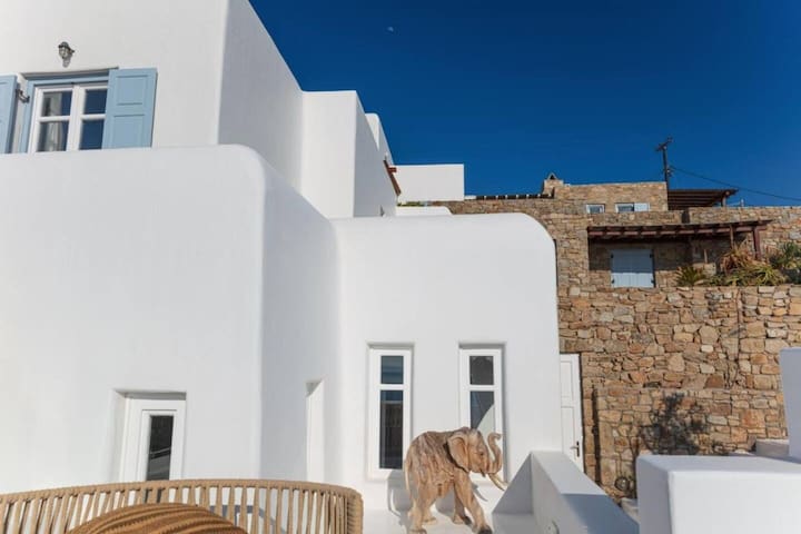 Golden Sunset Apartment