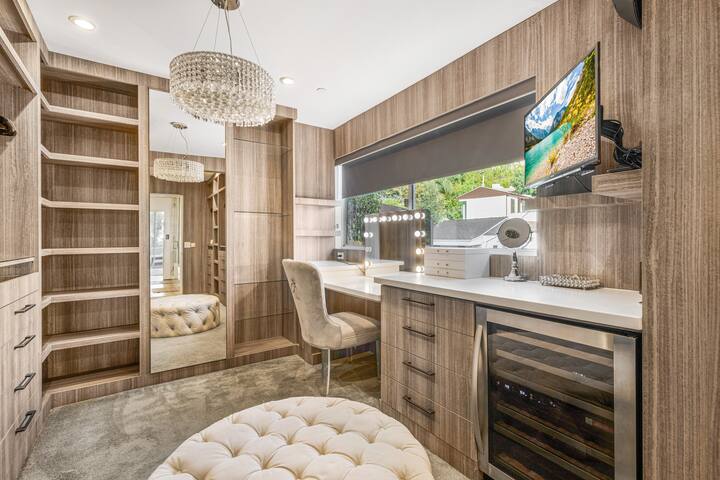 Unique Sunset Heights Dreamy Getaway gallery image 3