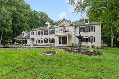 Elegant Georgian house in Potomac Maryland