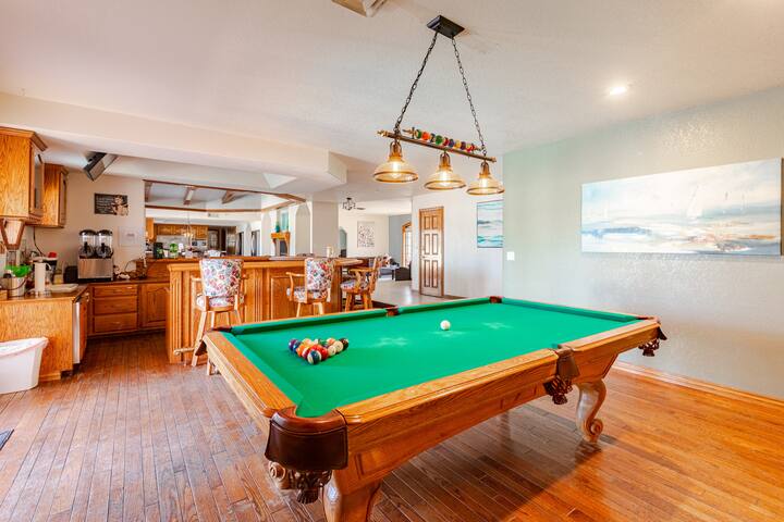 r 4200 ft.² Estate with large pool! Owner operated gallery image 3